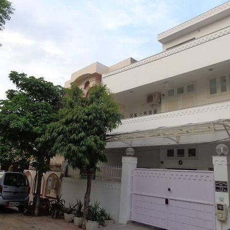 Sri Radha Krishna Kunj Bed & Breakfast อัครา ภายนอก รูปภาพ