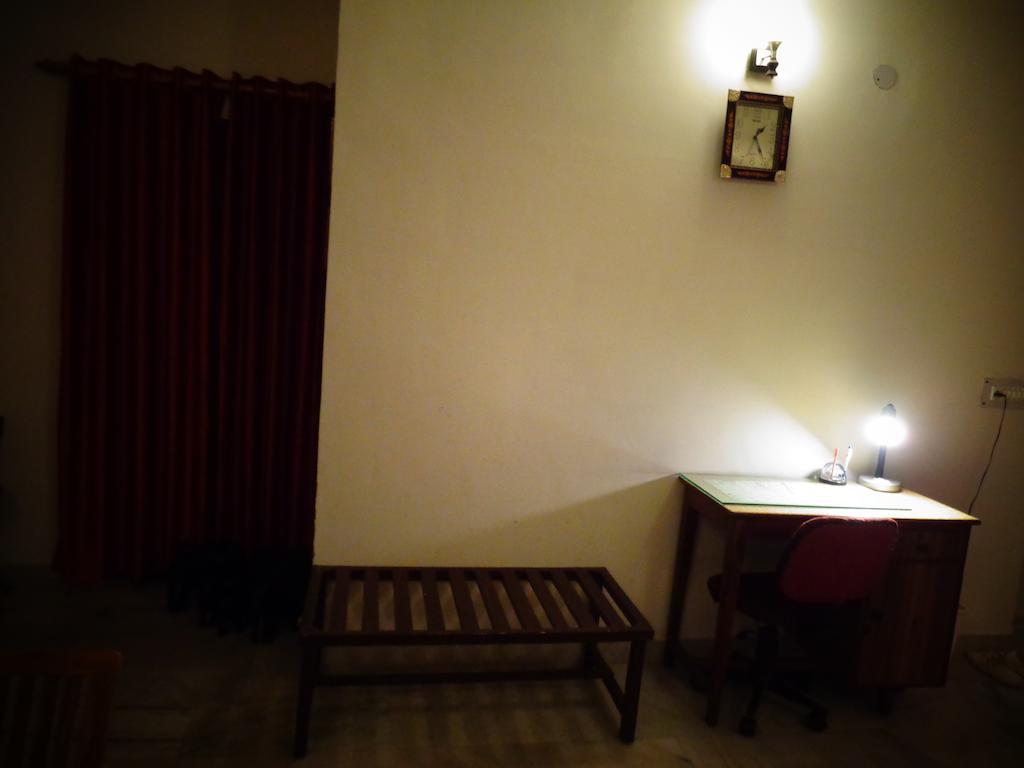 Sri Radha Krishna Kunj Bed & Breakfast อัครา ห้อง รูปภาพ